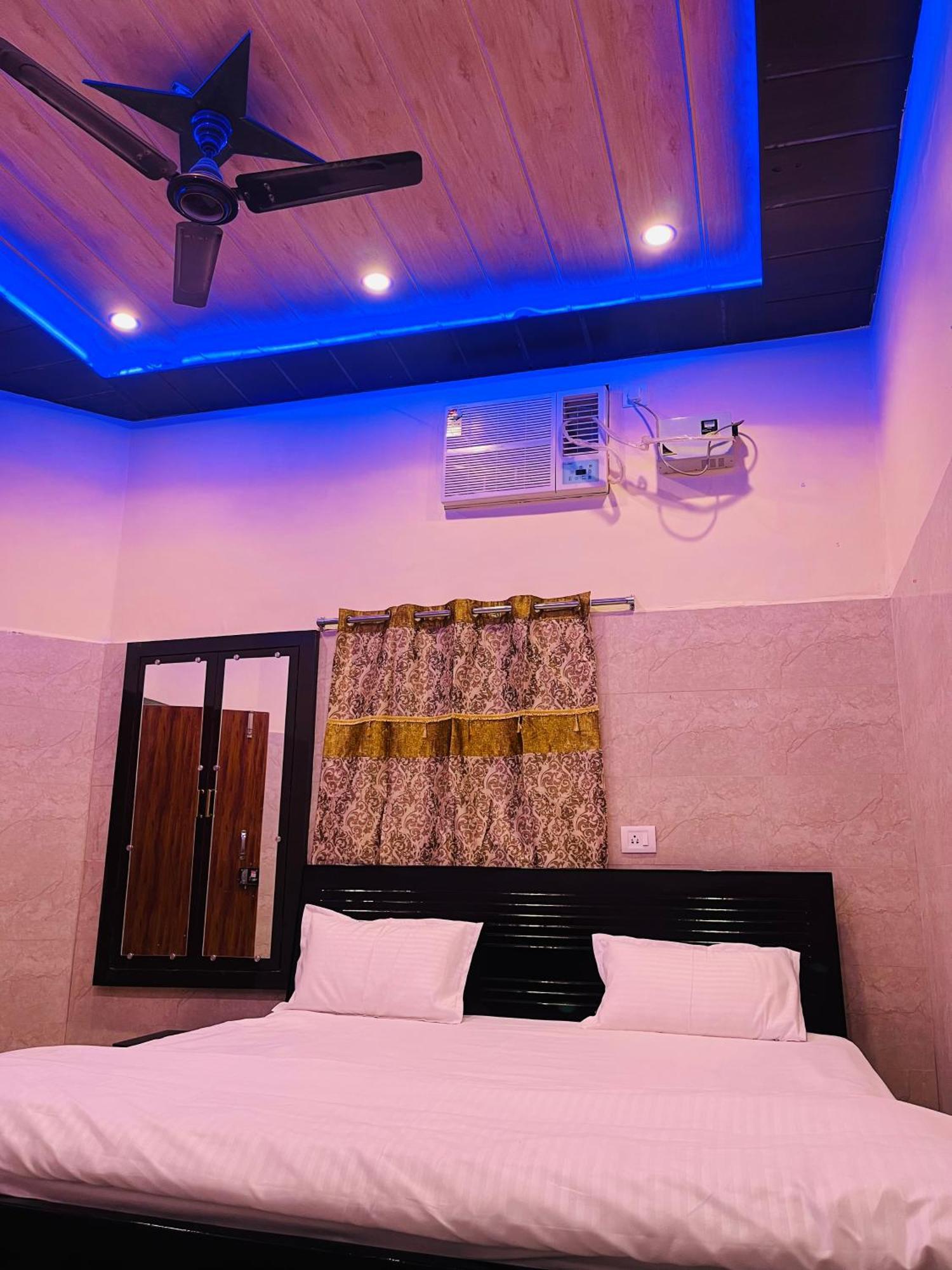 Saroja Paying Guest House Varanasi Exterior foto