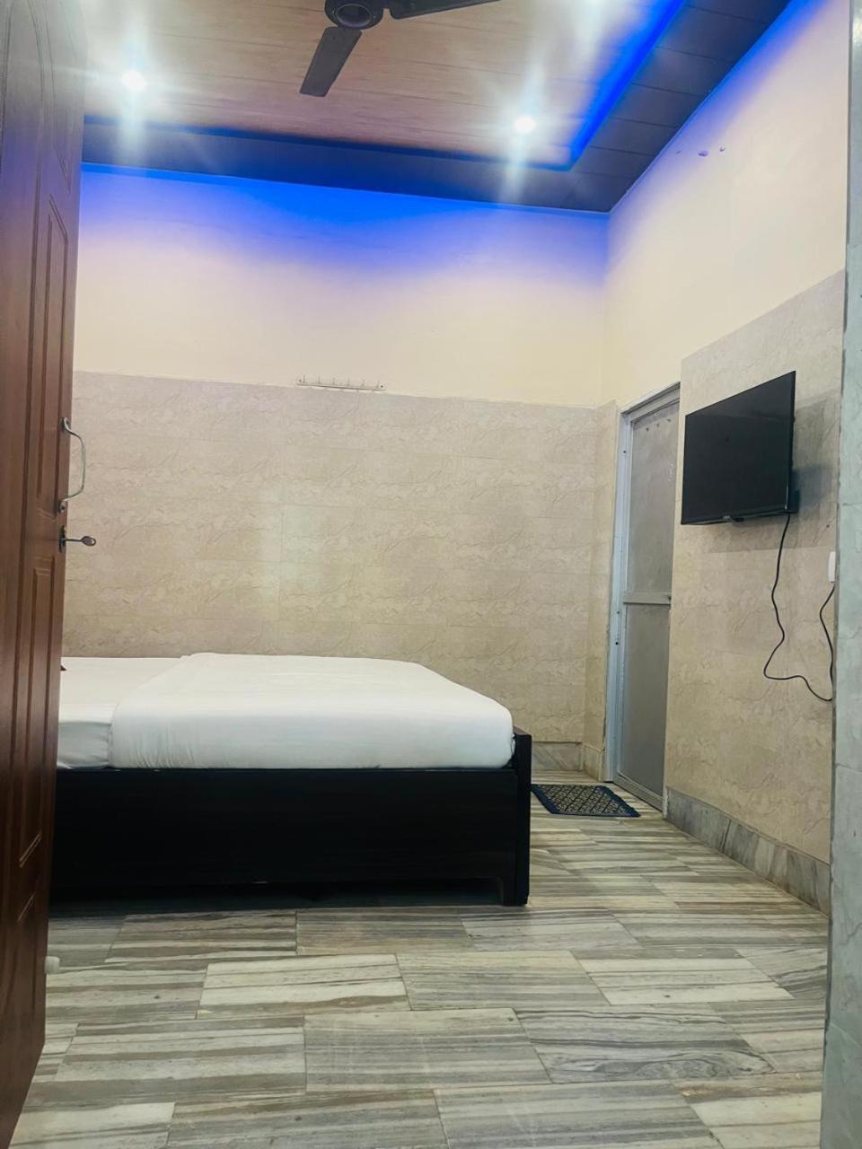 Saroja Paying Guest House Varanasi Exterior foto